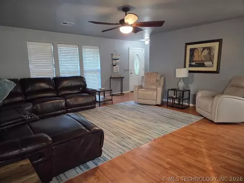 Living - 15 Ridgeway Ln, Eufaula, OK 74432 photo 1 of 2
