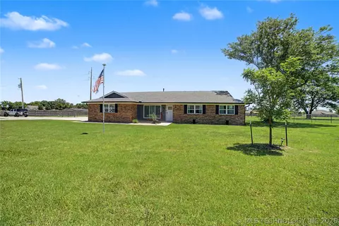 1120 S Sequoyah Dr, Oologah, OK 74053
