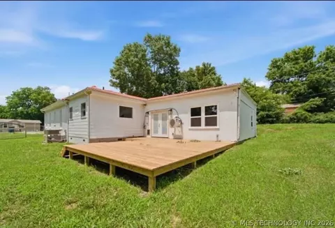 235 S Hickory St, Nowata, OK 74048