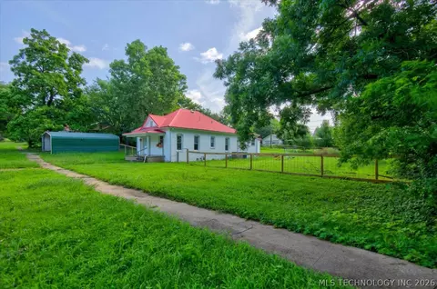 235 S Hickory St, Nowata, OK 74048