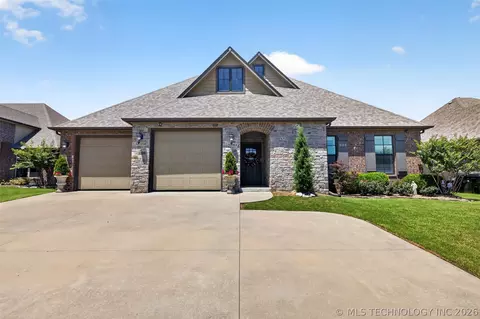 8108 N 77th Ave, Owasso, OK 74055