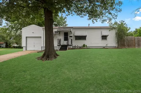7104 E 8th St, Tulsa, OK 74112 photo 1