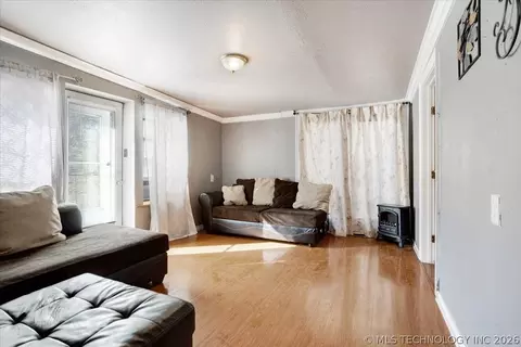 Living - 115 Main St, Hendrix, OK 74741 photo 4 of 8
