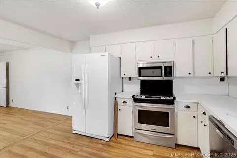 Kitchen - 115 Main St, Hendrix, OK 74741 photo 2 of 2