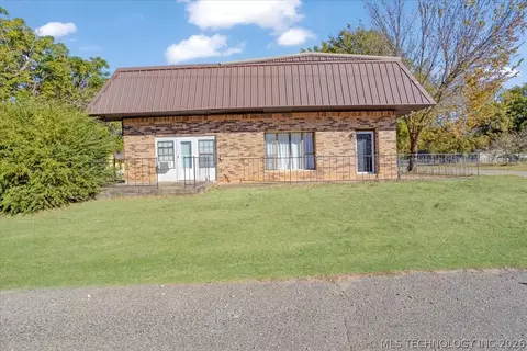 Exterior - 115 Main St, Hendrix, OK 74741 photo 2 of 7