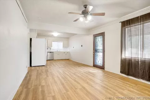 Living - 115 Main St, Hendrix, OK 74741 photo 3 of 8