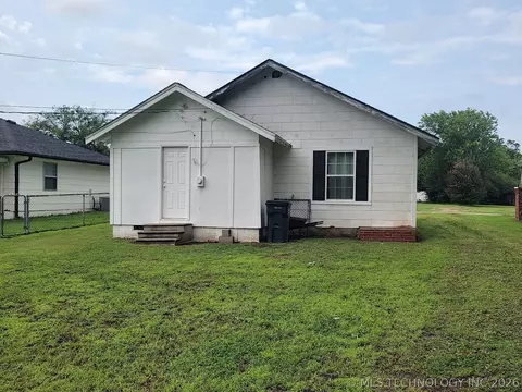 Exterior - 410 E 2nd St, Stroud, OK 74079 photo 2 of 10