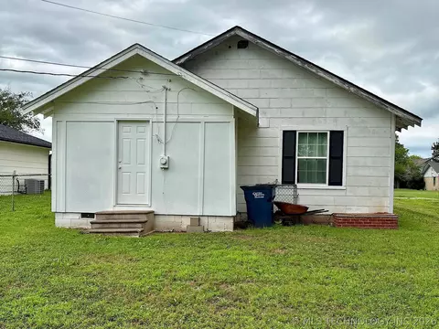 Exterior - 410 E 2nd St, Stroud, OK 74079 photo 10 of 10