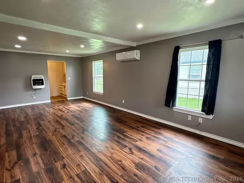 Living - 410 E 2nd St, Stroud, OK 74079 photo 4 of 7