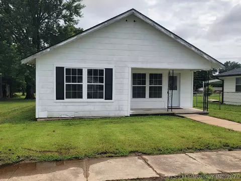 410 E 2nd St, Stroud, OK 74079