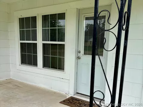 Exterior - 410 E 2nd St, Stroud, OK 74079 photo 8 of 10