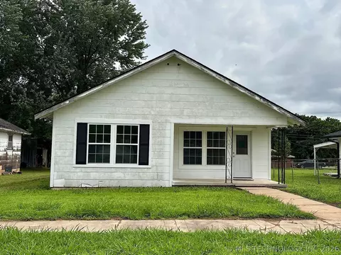 410 E 2nd St, Stroud, OK 74079
