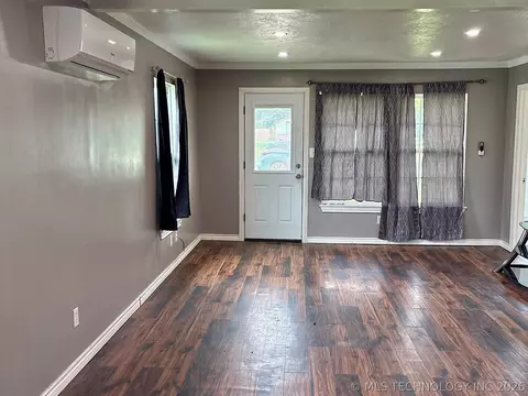 Living - 410 E 2nd St, Stroud, OK 74079 photo 3 of 7