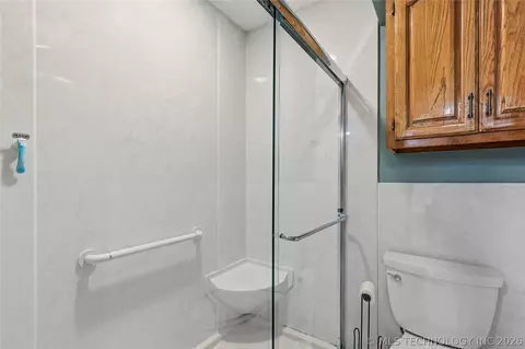 Bath - 6920 E 99th St, Tulsa, OK 74133 photo 5 of 5