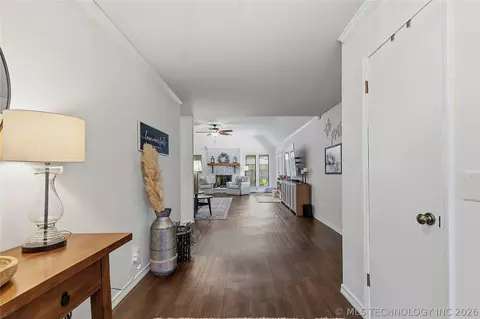 Entry Way - 6920 E 99th St, Tulsa, OK 74133 photo 1 of 1
