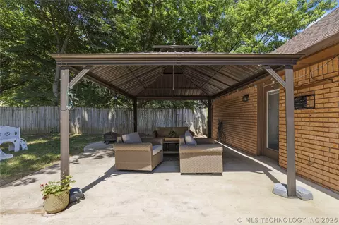 Exterior - 6920 E 99th St, Tulsa, OK 74133 photo 4 of 6