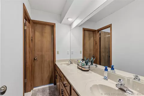 Bath - 6920 E 99th St, Tulsa, OK 74133 photo 1 of 5