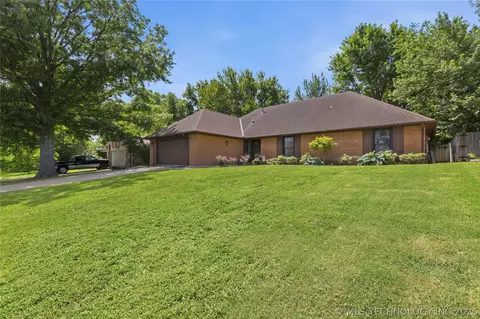 Exterior - 6920 E 99th St, Tulsa, OK 74133 photo 3 of 6