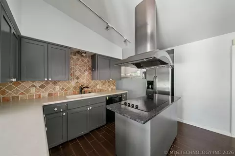Kitchen - 2507 E Sidney Ave, Broken Arrow, OK 74014 photo 1 of 4