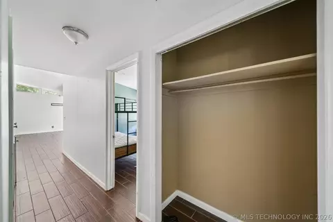 Entry Way - 2507 E Sidney Ave, Broken Arrow, OK 74014 photo 3 of 4