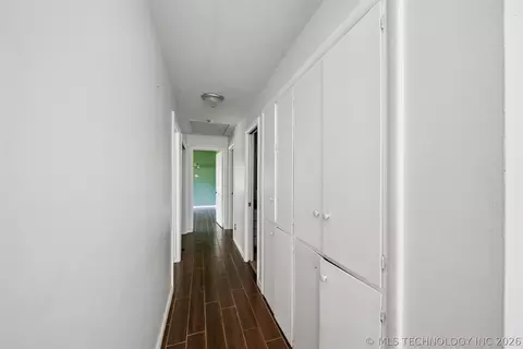 Entry Way - 2507 E Sidney Ave, Broken Arrow, OK 74014 photo 4 of 4