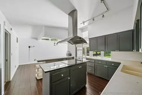 Kitchen - 2507 E Sidney Ave, Broken Arrow, OK 74014 photo 4 of 4