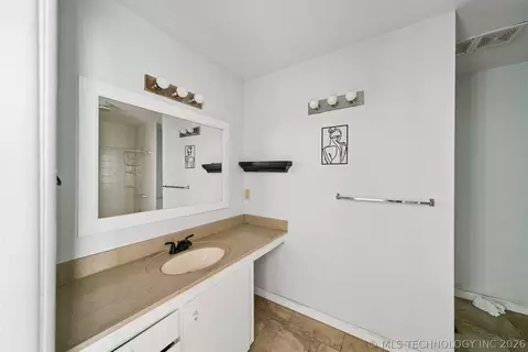 Bath - 2507 E Sidney Ave, Broken Arrow, OK 74014 photo 1 of 3