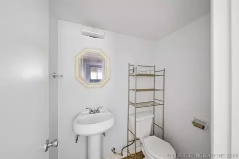 Bath - 2507 E Sidney Ave, Broken Arrow, OK 74014 photo 3 of 3