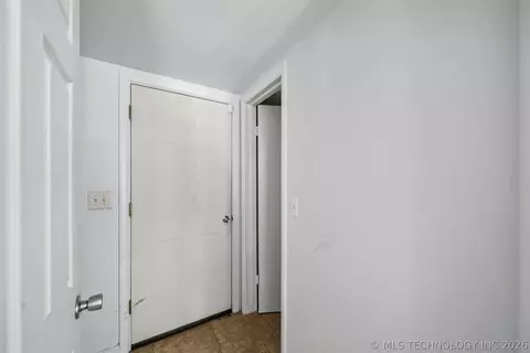 Entry Way - 2507 E Sidney Ave, Broken Arrow, OK 74014 photo 1 of 4