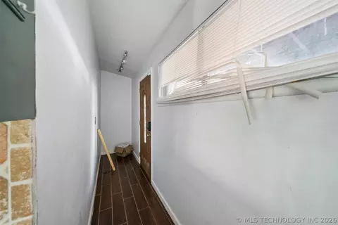 Entry Way - 2507 E Sidney Ave, Broken Arrow, OK 74014 photo 2 of 4