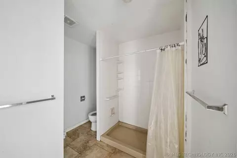 Bath - 2507 E Sidney Ave, Broken Arrow, OK 74014 photo 2 of 3