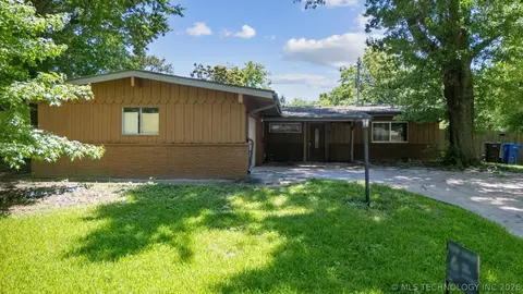 Exterior - 2507 E Sidney Ave, Broken Arrow, OK 74014 photo 2 of 5