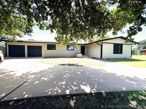 1312 Hillcrest Dr, Henryetta, OK 74437