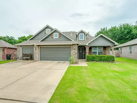 3113 W Fredericksburg St, Broken Arrow, OK 74011
