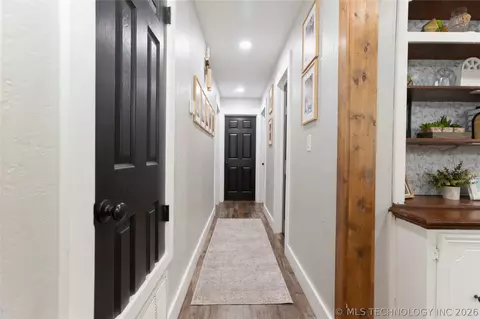 Entry Way - 804 E Pierce Ave, Mcalester, OK 74501 photo 5 of 8