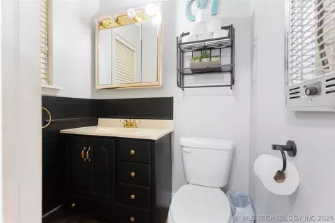 Bath - 804 E Pierce Ave, Mcalester, OK 74501 photo 2 of 2