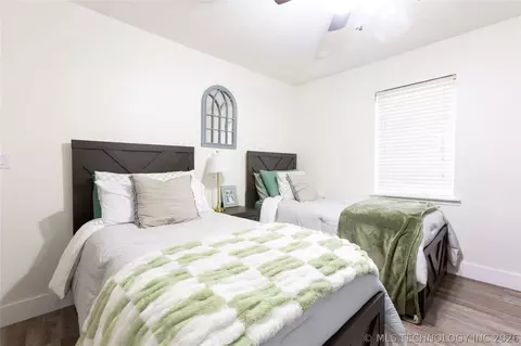 Bedroom - 804 E Pierce Ave, Mcalester, OK 74501 photo 4 of 6