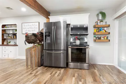 Kitchen - 804 E Pierce Ave, Mcalester, OK 74501 photo 7 of 7