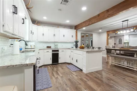 Kitchen - 804 E Pierce Ave, Mcalester, OK 74501 photo 2 of 7