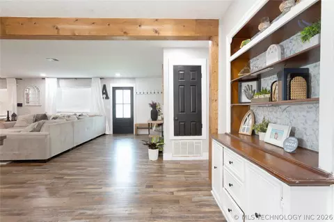 Entry Way - 804 E Pierce Ave, Mcalester, OK 74501 photo 2 of 8