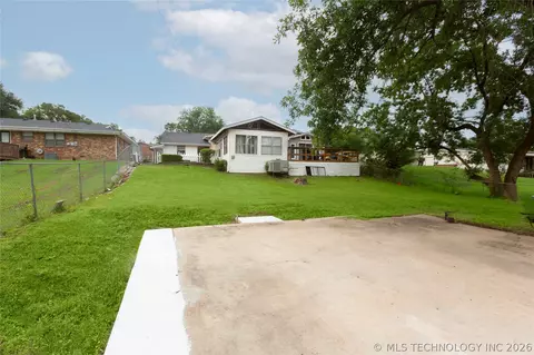Exterior - 804 E Pierce Ave, Mcalester, OK 74501 photo 6 of 8