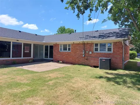 Exterior - 6604 E 26th Ct, Tulsa, OK 74129 photo 5 of 9