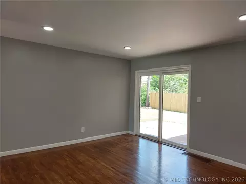 Living - 6604 E 26th Ct, Tulsa, OK 74129 photo 2 of 12