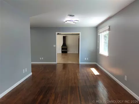 Living - 6604 E 26th Ct, Tulsa, OK 74129 photo 7 of 12