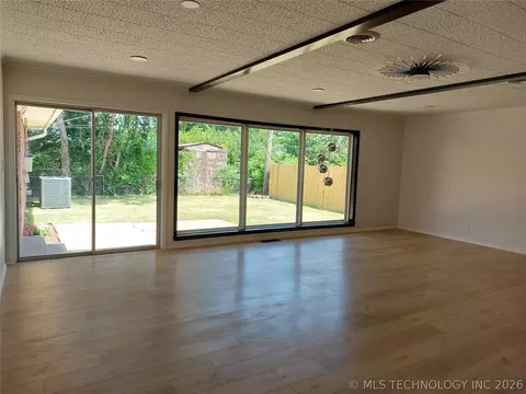 Living - 6604 E 26th Ct, Tulsa, OK 74129 photo 8 of 12
