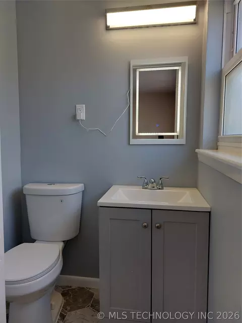 Bath - 6604 E 26th Ct, Tulsa, OK 74129 photo 6 of 7