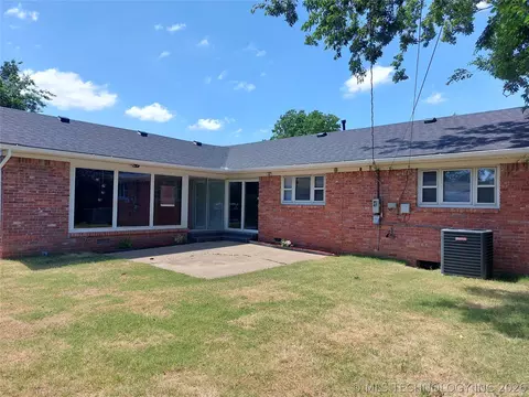 Exterior - 6604 E 26th Ct, Tulsa, OK 74129 photo 4 of 9