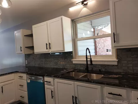 Kitchen - 6604 E 26th Ct, Tulsa, OK 74129 photo 4 of 4