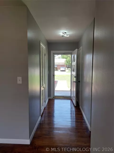 Entry Way - 6604 E 26th Ct, Tulsa, OK 74129 photo 1 of 2