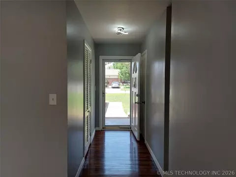 Entry Way - 6604 E 26th Ct, Tulsa, OK 74129 photo 2 of 2